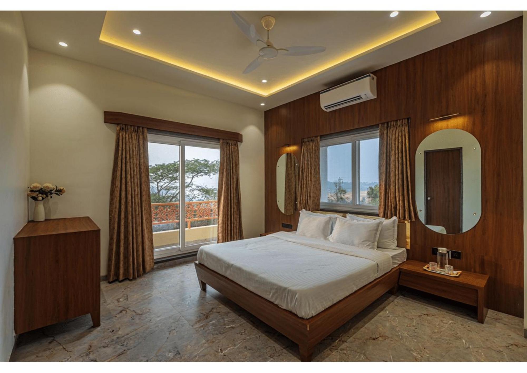 Mountain Glory 8Bhk By Tensorstays, Pool & Theater Игатпури Экстерьер фото